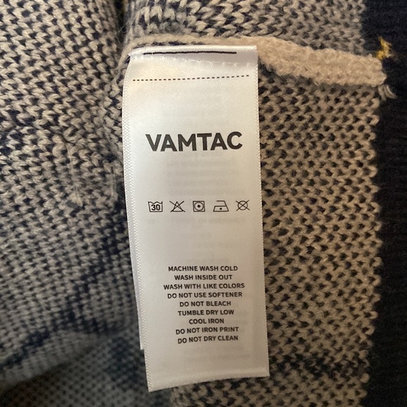 Cat Cardigan NWOT Oversized Fit - Picture 4 of 4